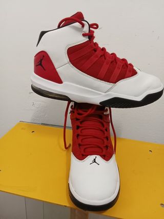 Zapatillas Jordan Rojas y Blancas