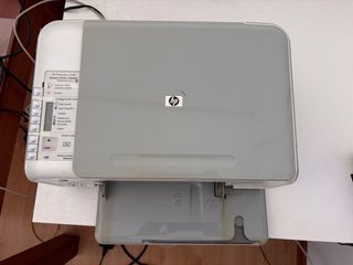 Impresora HP Blanca y Gris