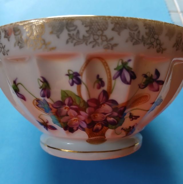 Cuenco de porcelana J.F.O.M. con flores