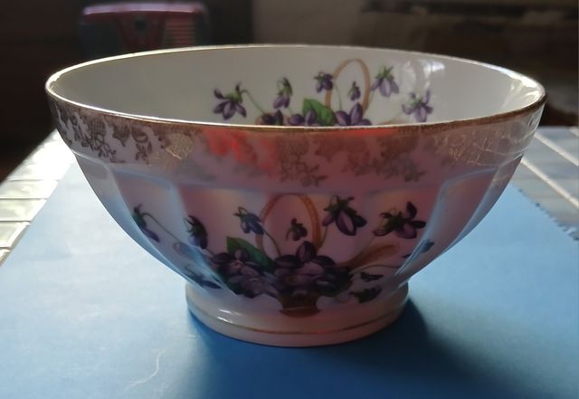 Cuenco de porcelana J.F.O.M. con flores