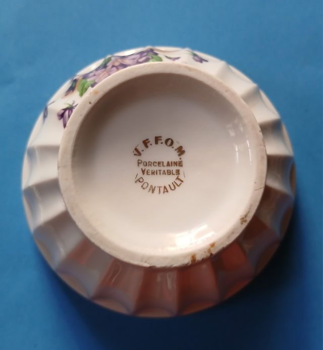 Cuenco de porcelana J.F.O.M. con flores