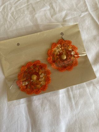 Pendientes florales naranjas hechos a mano