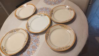 Lote  5 platos con sellos de autenticidad