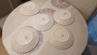 Lote  5 platos con sellos de autenticidad