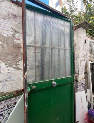 Puerta de metal