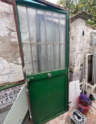 Puerta de metal