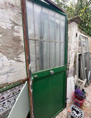 Puerta de metal