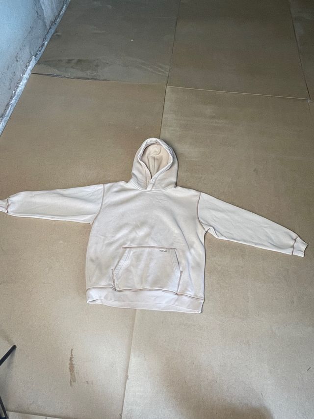 Sudadera con capucha beige