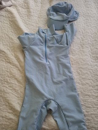 Traje de neopreno a rayas para bebé