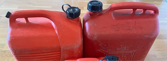 2 Garrafas de Gasolina Rojas