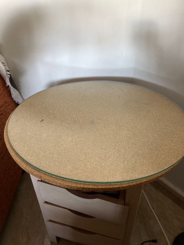 Mesa auxiliar de madera y cristal