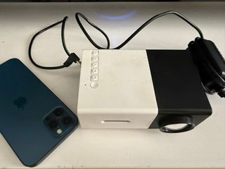 Proyector Móvil Blanco y Negro