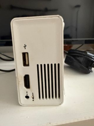 Proyector Móvil Blanco y Negro