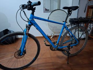 Bicicleta Cube Trekking Eléctrica Azul