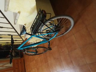 Bicicleta Cube Trekking Eléctrica Azul