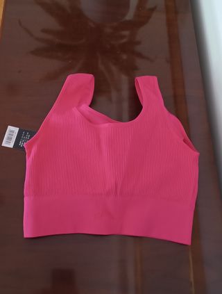 Top deportivo Crivit rosa fucsia con etiqueta