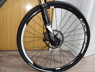 Bicicleta Cube Reaction Carbono Montaña