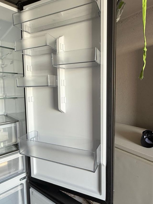 Frigorífico Candy. tan solo 3 meses de uso. NUEVO.