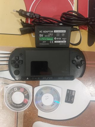 PSP Street Negra + 2 Juegos + Cargador