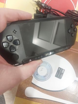 PSP Street Negra + 2 Juegos + Cargador