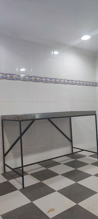 Mesa  de acero inoxidable, patas de hierro