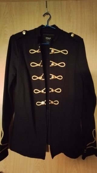 Blazer militar ONLY negra mujer.
