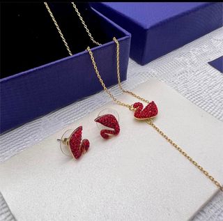 Conjunto Swarovski Cisne Rojo y Dorado