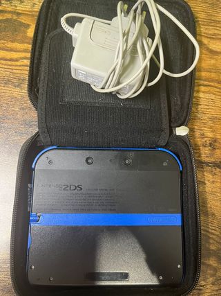 Nintendo 2DS Negra con Cargador