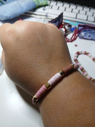 Pulseras de arcilla con detalles dorados handmade