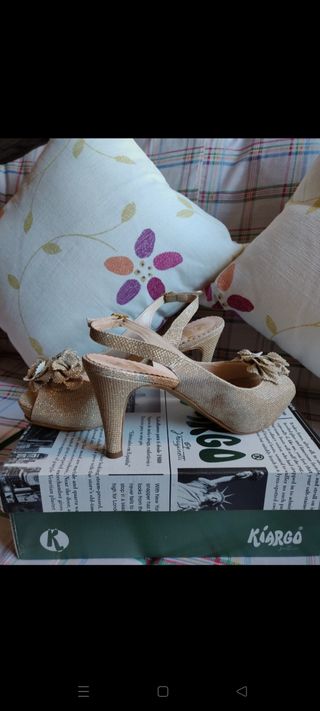 Zapatos de fiesta dorados Kiargo