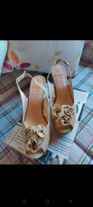 Zapatos de fiesta dorados Kiargo