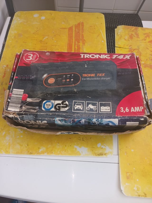 Cargador Batería Tronic T4X Coche/Moto 3,6A