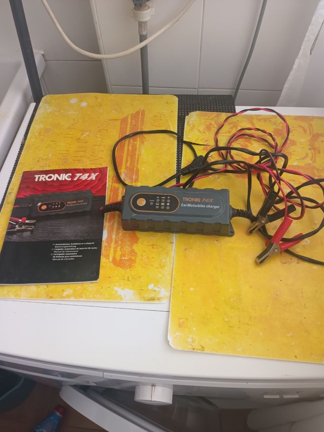 Cargador Batería Tronic T4X Coche/Moto 3,6A