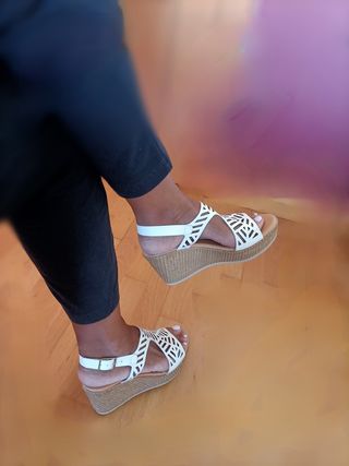 Sandalias Blancas de Piel con cuña