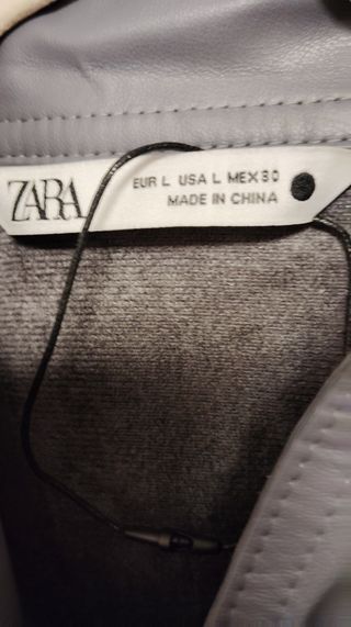 Chaqueta polipiel Zara gris talla L