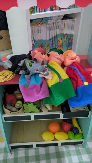 Teatrillo / Mercado de juguete con accesorios