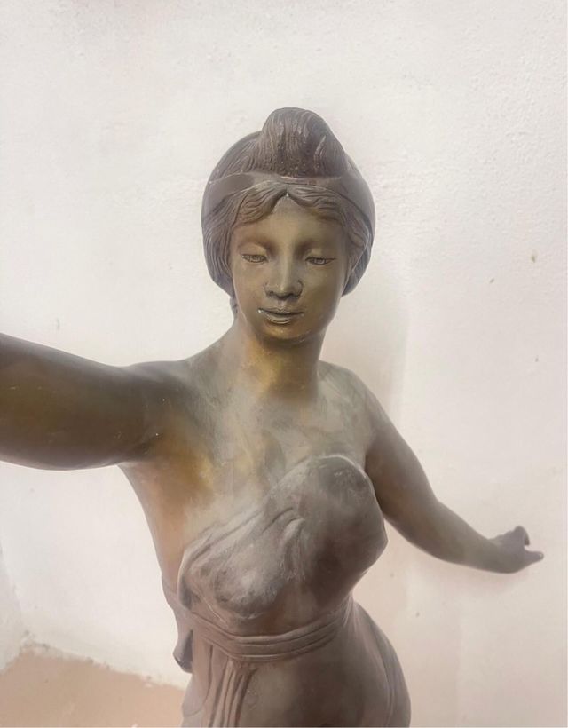 Lámpara de pie mujer bronce