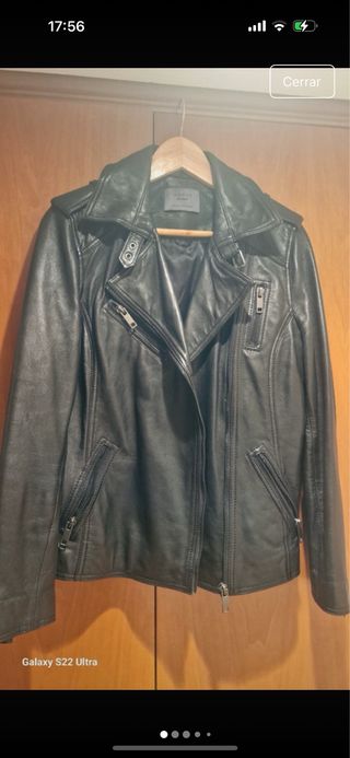 Chaqueta de piel negra