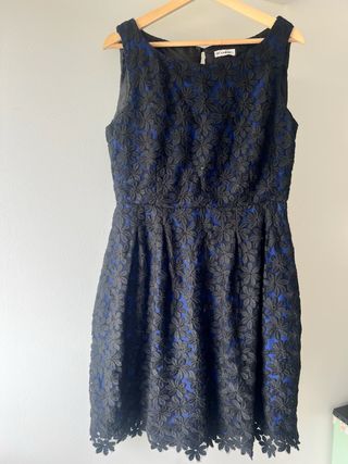 Vestido de fiesta floral negro y azul