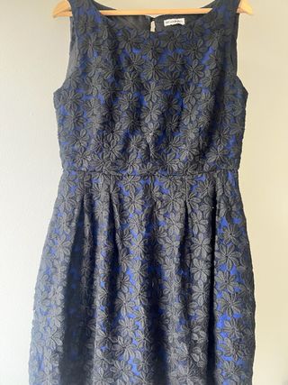 Vestido de fiesta floral negro y azul