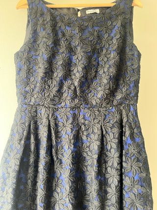 Vestido de fiesta floral negro y azul