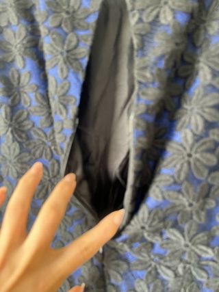 Vestido de fiesta floral negro y azul