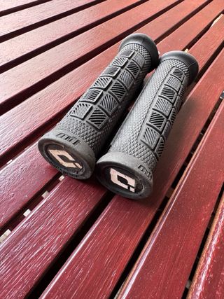 Punhos Odi Elite Pro Lock-On