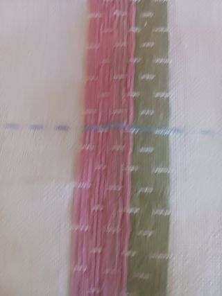 Telo ricamato ii lino con fantasia floreale