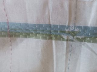 Telo ricamato ii lino con fantasia floreale