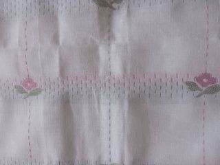 Telo ricamato ii lino con fantasia floreale