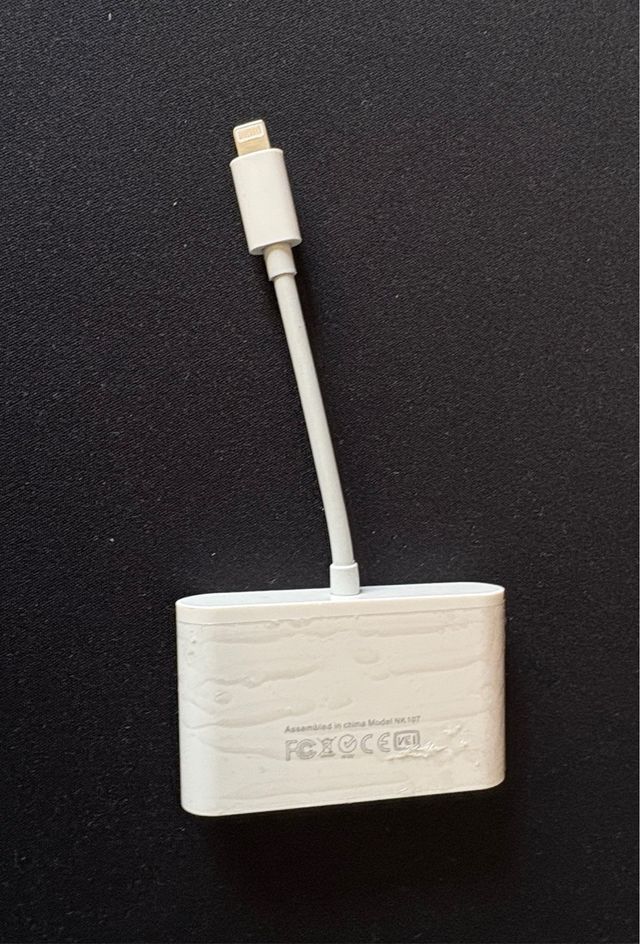 Adaptador Lightning tres puertos