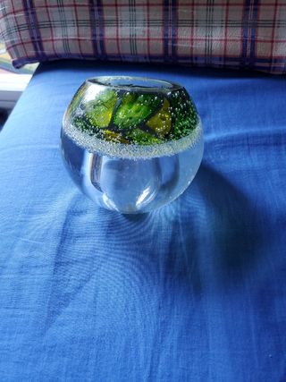 Vaso de cristal verde y amarillo