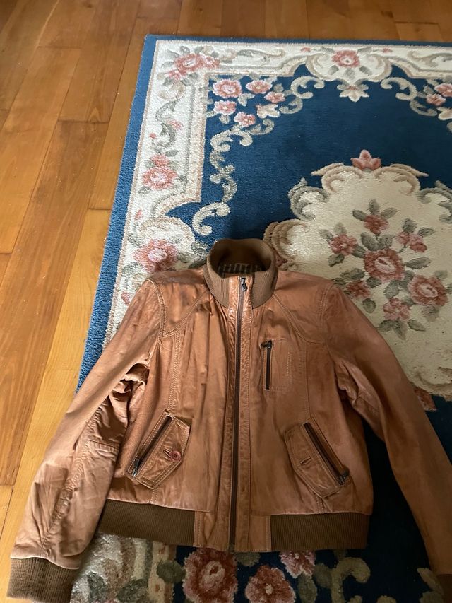 Chaqueta de cuero marrón precio negociable
