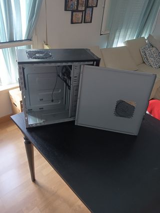 Caja PC Gabinete Negro/Plateado